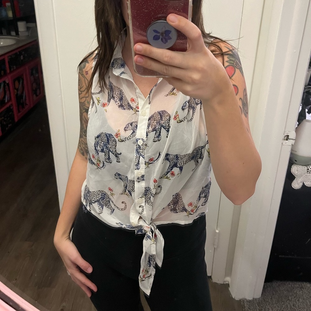 SHEER CHEETAH PRINT CROPPED BUTTON DOWN